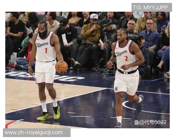 快船与尼克斯激战正酣NBA赛季精彩对决引发球迷热议 快船与尼克斯激战正酣NBA赛季精彩对决引发球迷热议